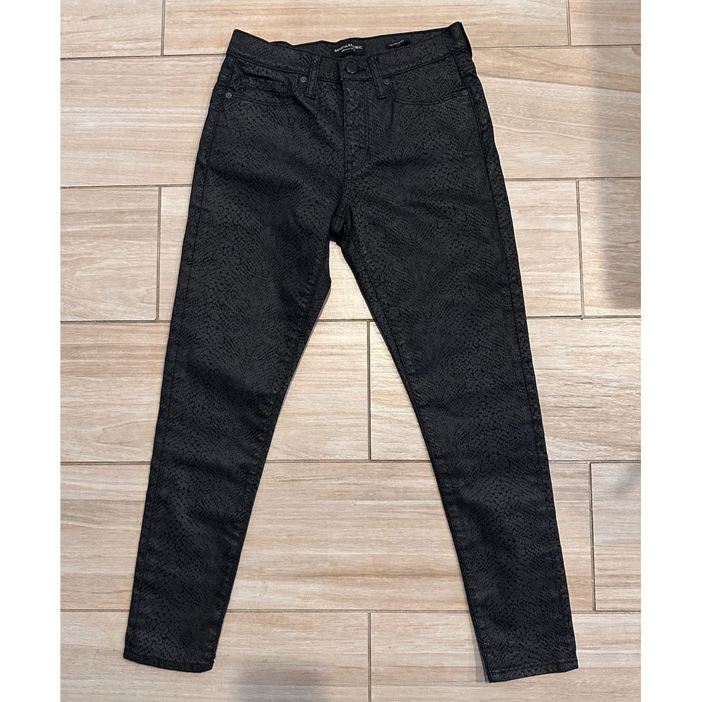 BANANA REPUBLIC COATED OVERALL SNAKE PRINT SKINNY JEAN MIDRISE BLACK PANTS SZ 27